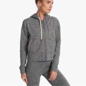 » Vuori Granite Cropped Hoodie Heather Grey Soft